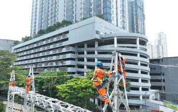 Siaga Nataru, PLN Sempurnakan Jaringan Transmisi di Surabaya-Sidoarjo Tanpa Padam Listrik