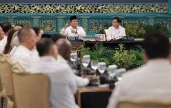 Prabowo Apresiasi Kerja Lapangan Namun Soroti Etika Pejabat di Lokasi Bencana Sumatera