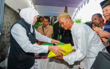 Khofifah Pastikan Warga Jatim Tenang Beribadah, Pasar Murah Pasuruan Jadi Solusi Tekan Harga Pangan