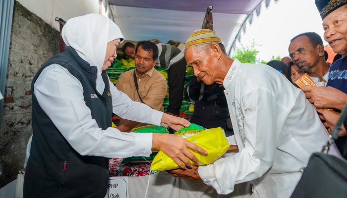 Khofifah Pastikan Warga Jatim Tenang Beribadah, Pasar Murah Pasuruan Jadi Solusi Tekan Harga Pangan