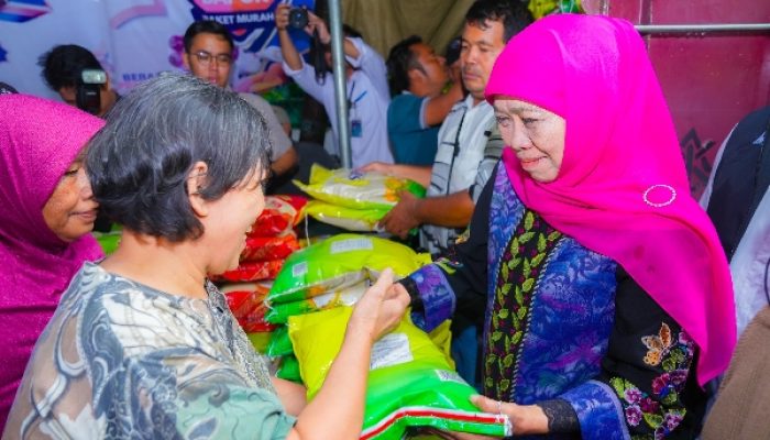 Gubernur Khofifah Gempur Wonocolo dengan Pasar Murah Ke-25
