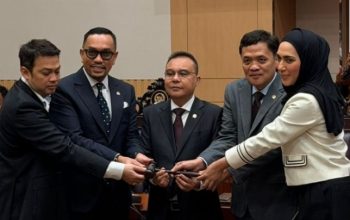 Kembali Pimpin Komisi III DPR, Ahmad Sahroni Dituntut Tebus Dosa Masa Lalu