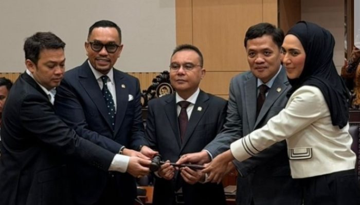 Kembali Pimpin Komisi III DPR, Ahmad Sahroni Dituntut Tebus Dosa Masa Lalu