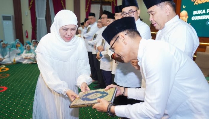 Wujudkan Inklusivitas, Gubernur Khofifah Ajak Komunitas Disabilitas Tuli Tadarus Bersama di Grahadi