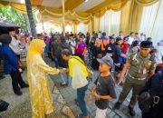 Hangatnya Lebaran di Kediaman Khofifah, Ribuan Warga Hingga Ojol Tumplek Blek