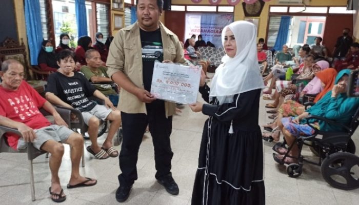 Hangatnya Solidaritas Ramadan, Forwan Surabaya Salurkan Bantuan bagi Lansia