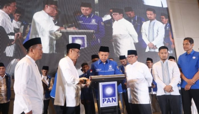 Targetkan Relawan Hingga TPS, DPW PAN Jatim Serahkan SK Kepengurusan 27 DPD